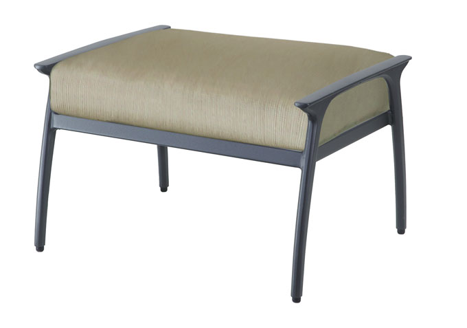 AMARI CUSHION OTTOMAN
DimensionsW: 27" D: 22" H: 17"
Seat/Arm Height Seat: 18"
Weight16.5 lbs