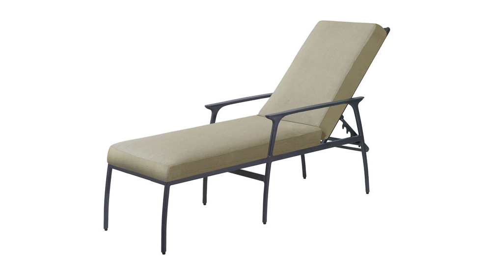 AMARI CUSHION CHAISE LOUNGE
Dimensions W: 28" D: 79.5" H: 42"
Seat/Arm Height Seat: 20" Arm: 22"
Weight 53 lbs 