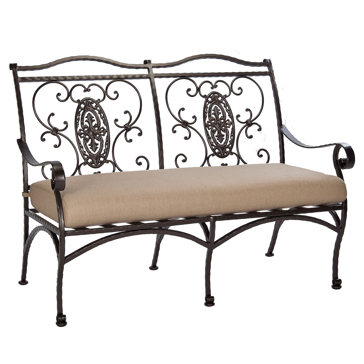 Settee:Width/Diameter :	51.75
Depth/Length:	29.75
Height:	38.5
Seat Height:	19.25
Arm Height:	25.5
Weight:	93