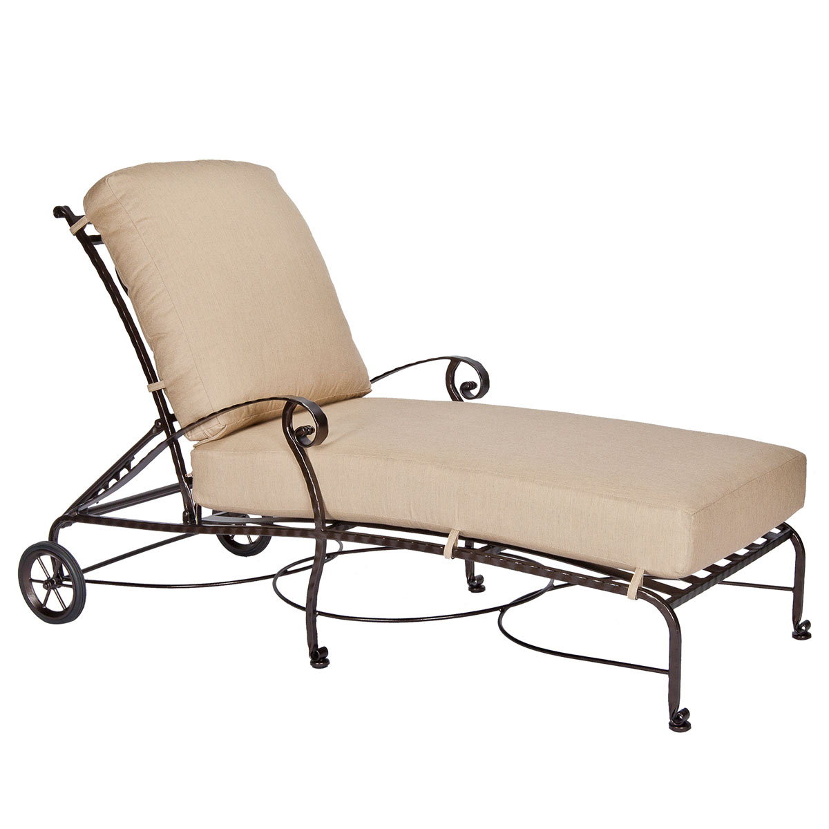 Adjustable Chaise:Width/Diameter :	31.75
Depth/Length:	69.5
Height:	41.75
Seat Height:	17.75
Arm Height:	24.25
Weight:	106
