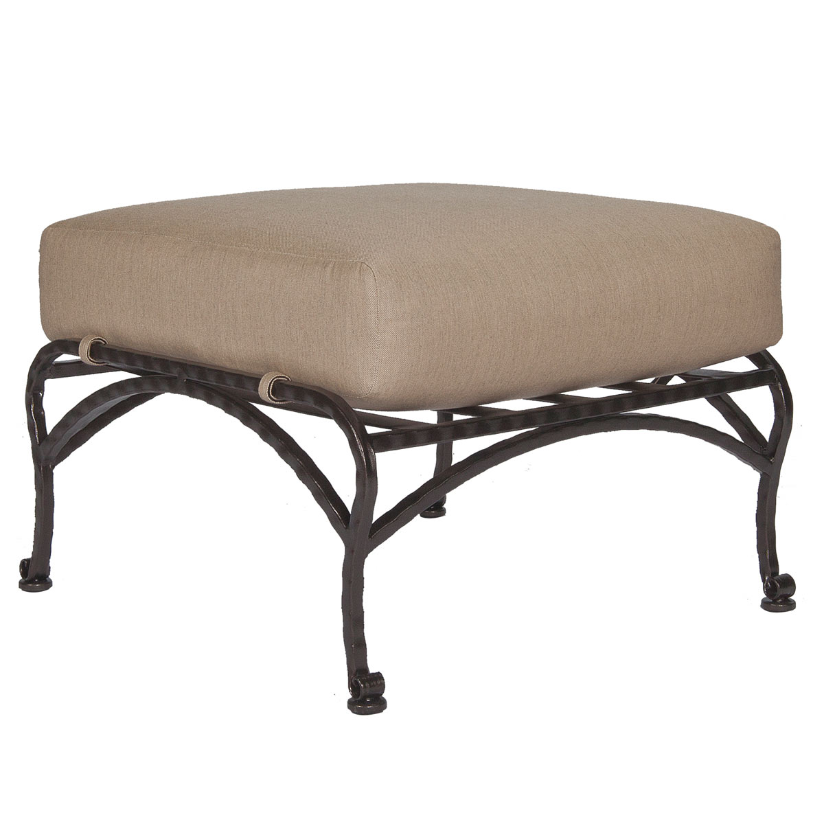 Ottoman:Width/Diameter :	28.5
Depth/Length:	27.75
Height:	18.75
Seat Height:	
Weight:	34